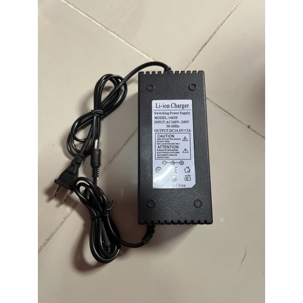 เครื่องชาร์จแบตลิเธียมฟอสเฟต LiFePO4 12v   14.6V 5A-10a Battery Charger